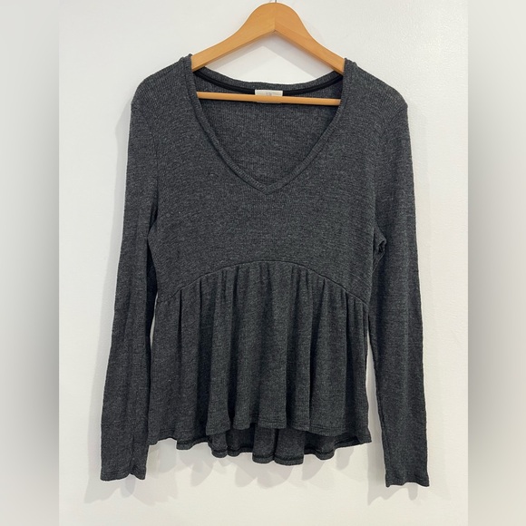 T.La Tops - Anthropologie t.la Gray Jill Babydoll Long Sleeve Shirt Small‎